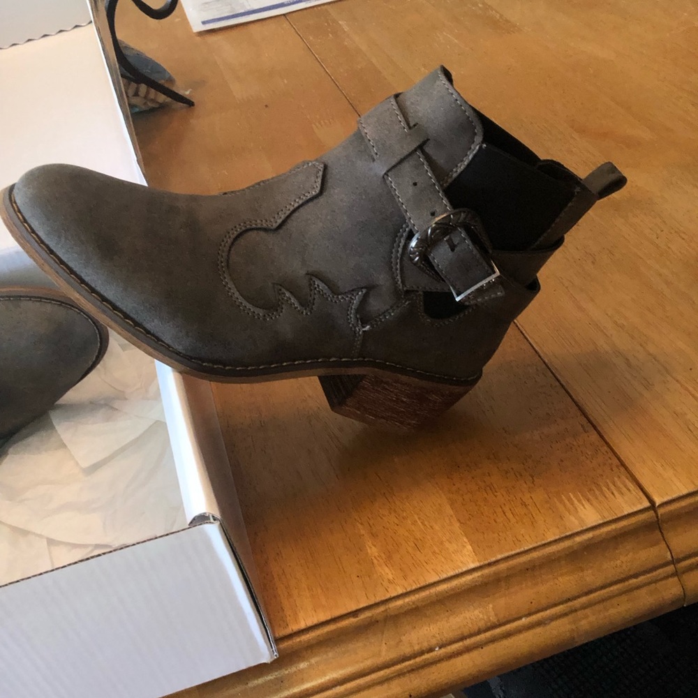 Size 6 Olivia Miller smokey gray cowgirl boots - Picture 3 of 5